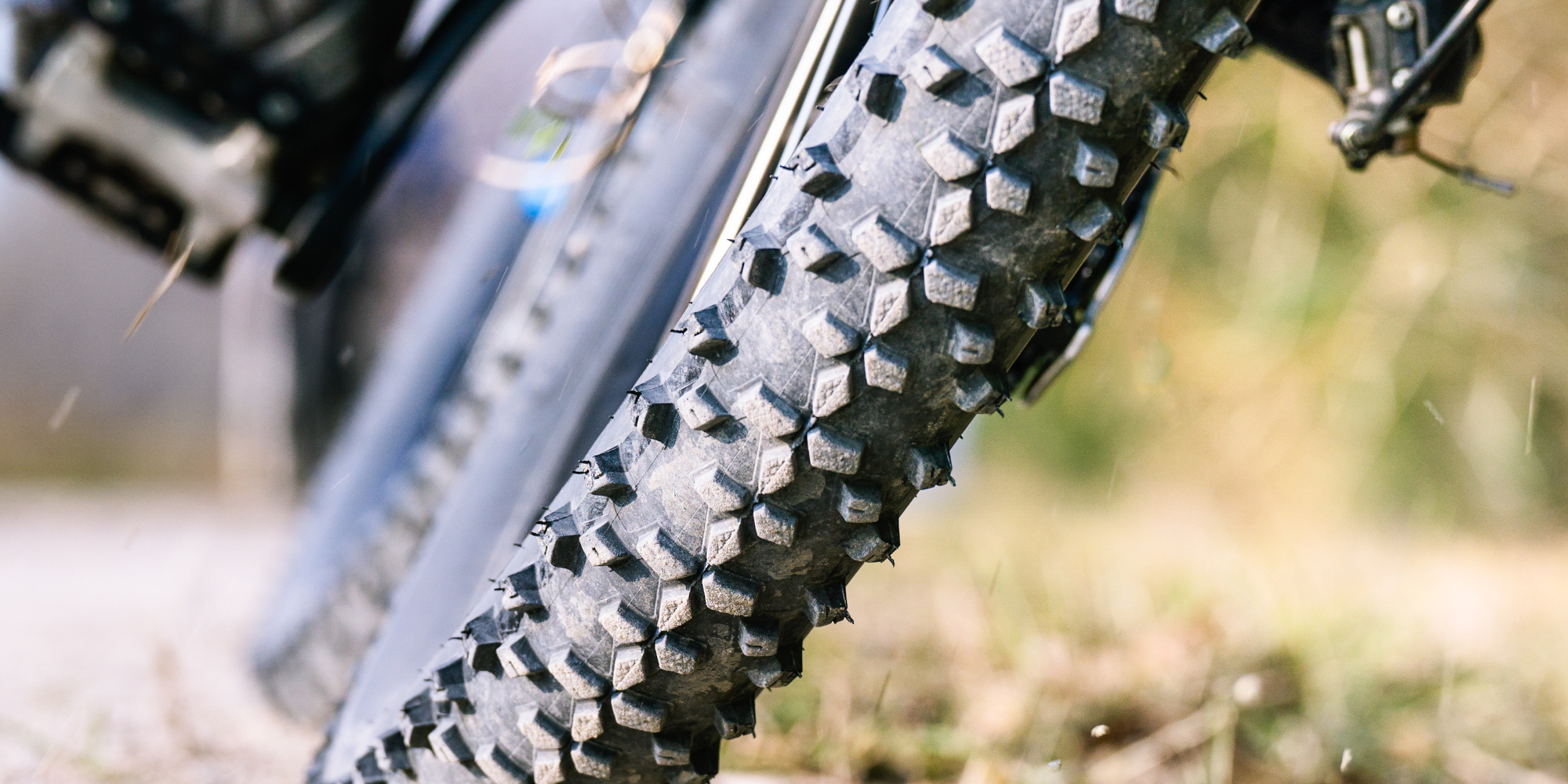 Mountainbike-Reifen mit groben Profil Mountainbike-Reifen mit groben Profil