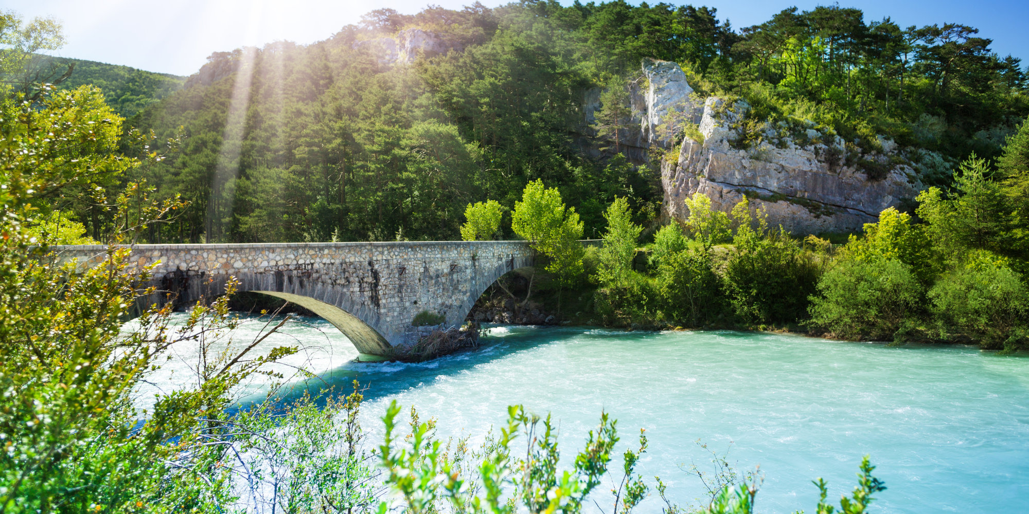 Brücke, die über den Fluss Verdon führt Brücke, die über den Fluss Verdon führt