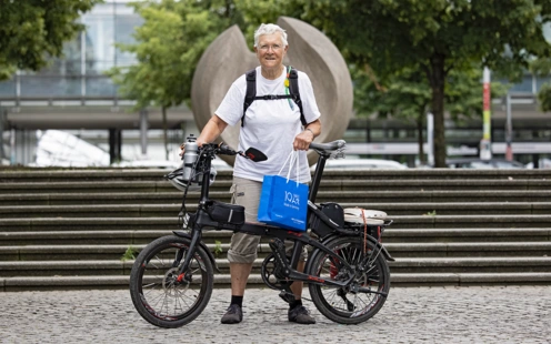Marta Binder macht die Spendenradtour: Wertgarantie gehört zu den Unterstützern