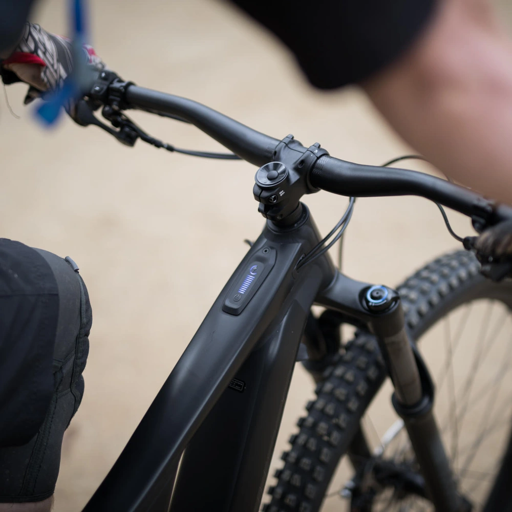 Mountinbike mit E-Bike Komponenten in der Detailaufnahme