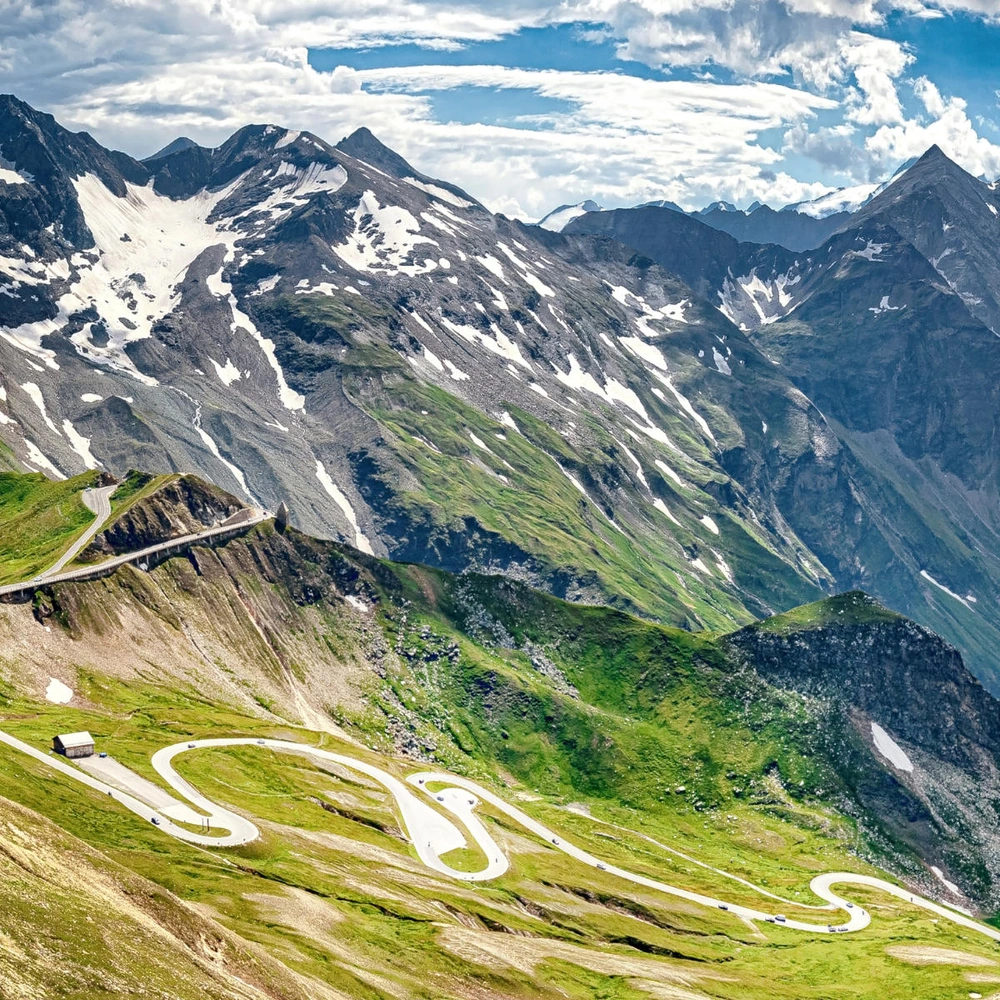 Großglockner-Hochalpenstraße in den Alpen von Österreich