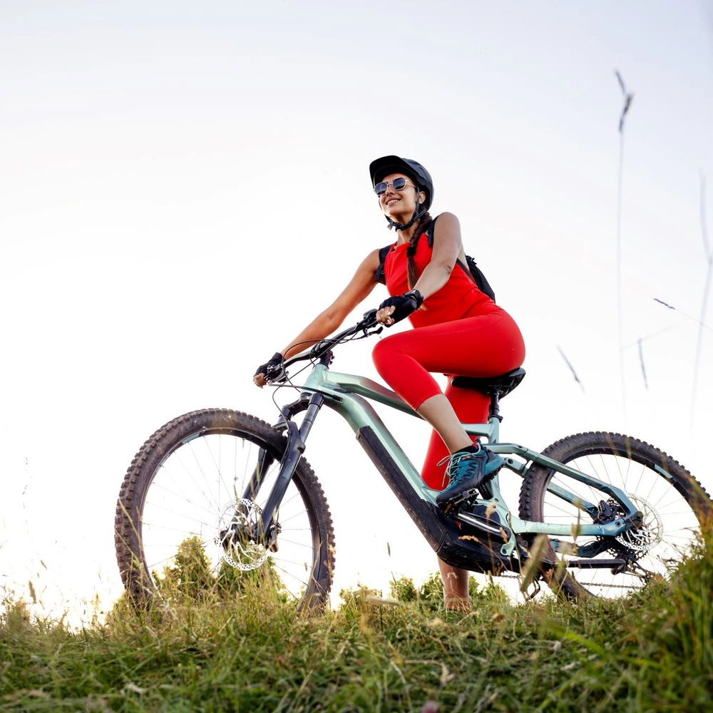 Hepha Trekking 7 Performance: Ein leistungsstarkes Bike Frau auf E-Mountainbike
