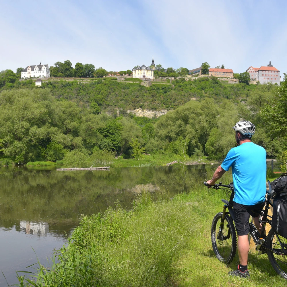 Radfahrer an den Dornburger Schlössern