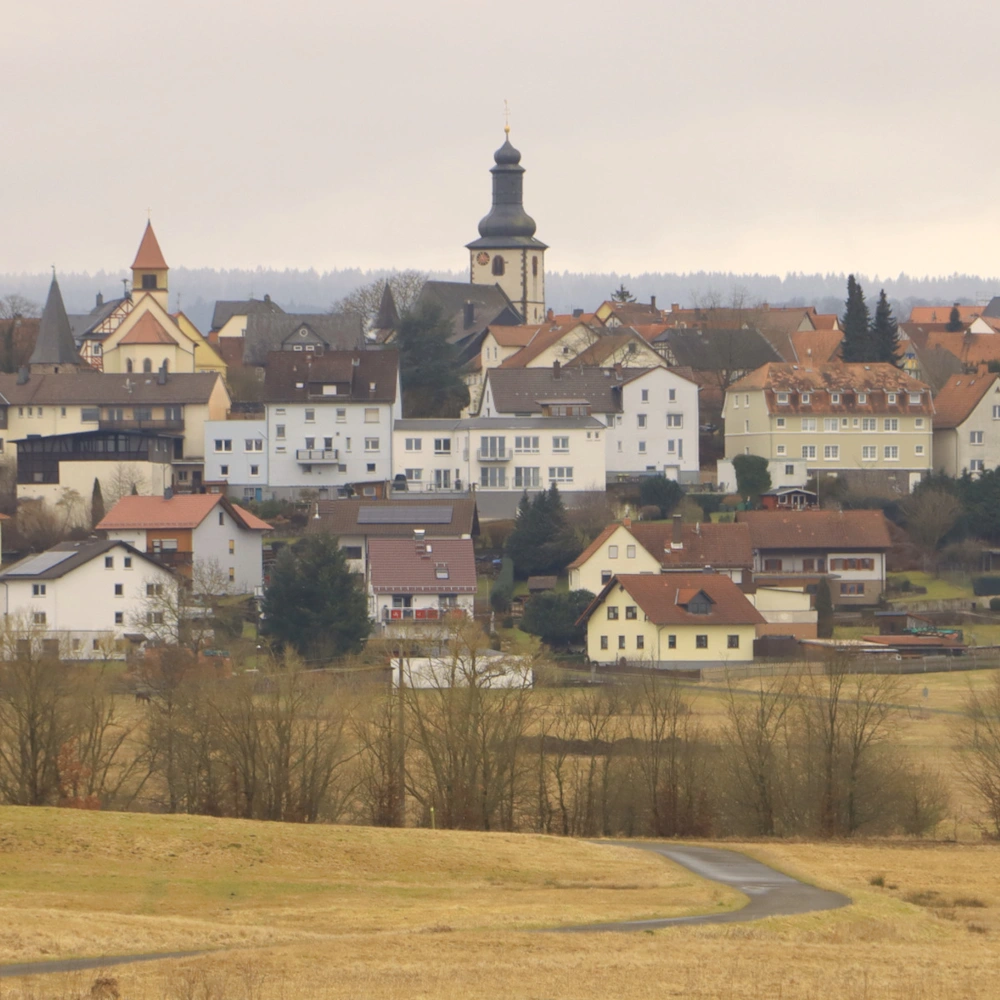 Blick vom Vulkanradweg auf Herbstein