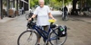 Marta Binder bei ihrem jährlichen Besuch bei Unterstützer linexo by Wertgarantie Marta Binder mit ihrem Fahrrad beim Besuch bei linexo