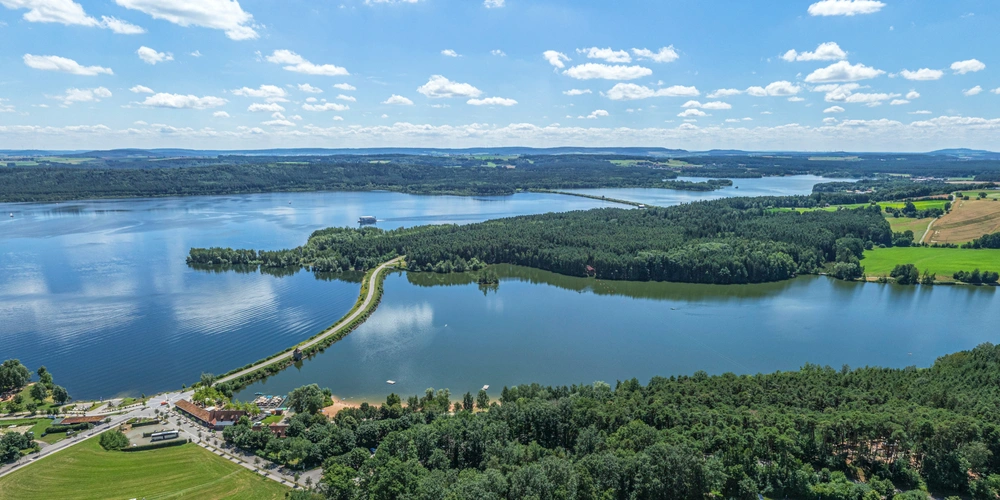 Die Urlaubsregion Fränkisches Seenland bei Enderndorf am Großen Brombachsee von oben 