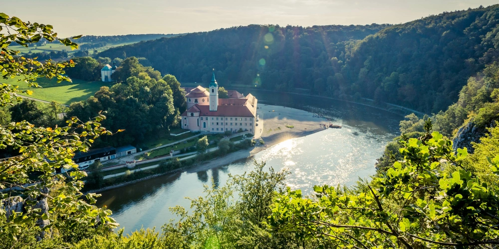 Kloster Weltenburg am Donaudurchbruch am Donauradweg