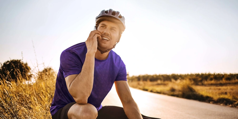 Fahrradfahrer meldet am Wegrand seinen Schaden bei linexo