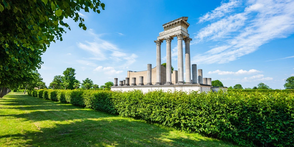 Römischer Hafentempel im Archäologischen Park Xanten am Niederrhein Römischer Hafentempel im Archäologischen Park Xanten - Niederrhein