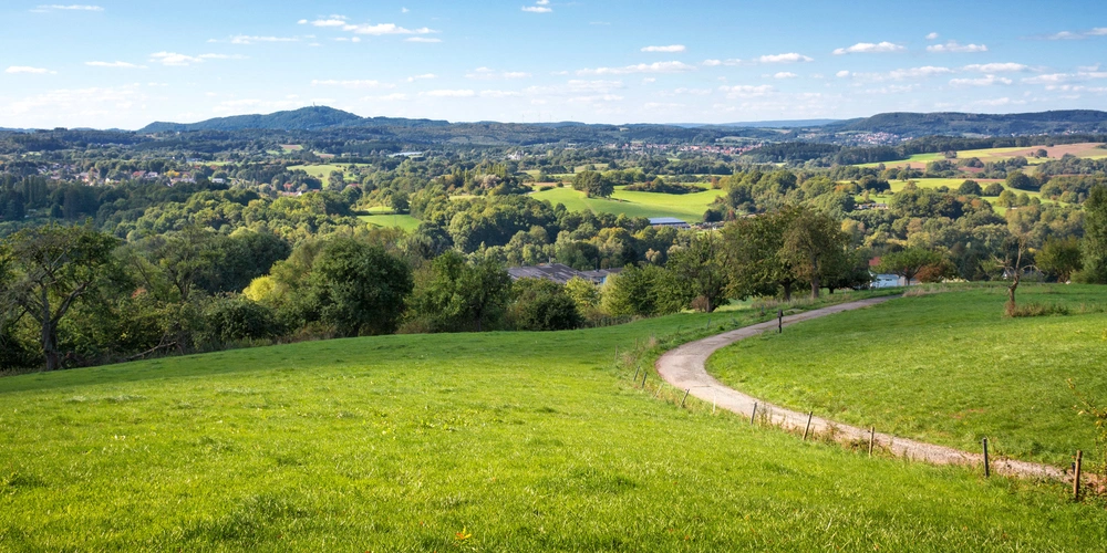 Saarland, Landschaft bei Sankt Wendel mit Blick Richtung Schaumberg