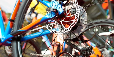 Cycling World Europe - nach zwei Jahren Pause wieder zurück Nahaufnahme eines Fahrradreifens