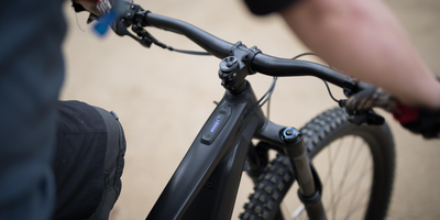 E-Bike Komponenten Mountinbike mit E-Bike Komponenten in der Detailaufnahme