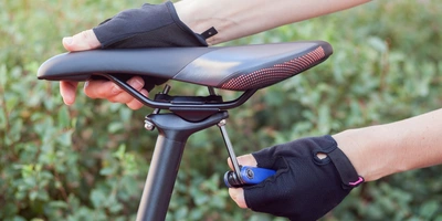 Ergonomie Sattel Fahrradsattel wird eingestellt