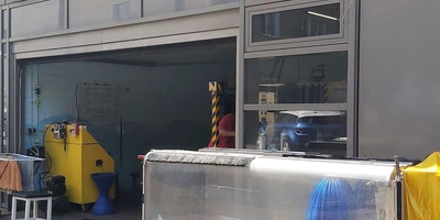 Fahrradwaschanlage in Hannover von außen fotografiert.