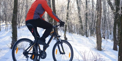 Kalte Füße beim Radfahren z. B. durch passendes Schuhwerk vermeiden.