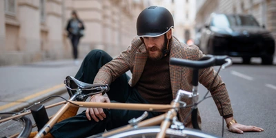 Mann ist vom Fahrrad gestürzt